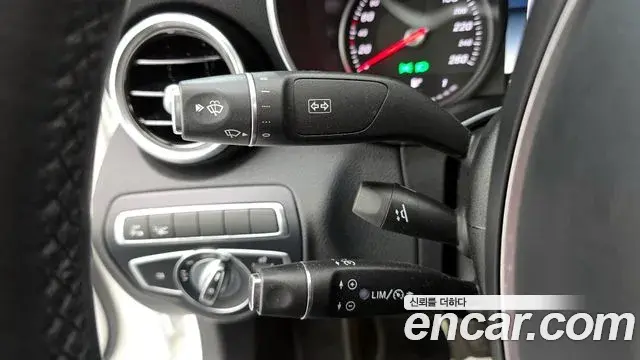 Mercedes-Benz C-Class 2018 — Şəkil 29/32