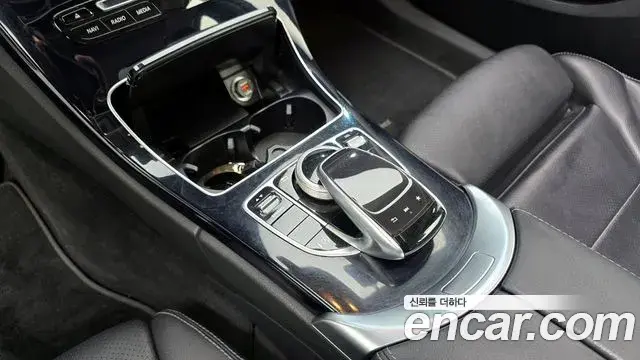 Mercedes-Benz C-Class 2018 — Şəkil 18/32