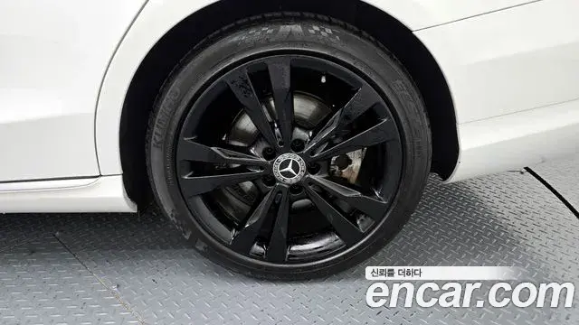 Mercedes-Benz C-Class 2018 — Şəkil 15/32