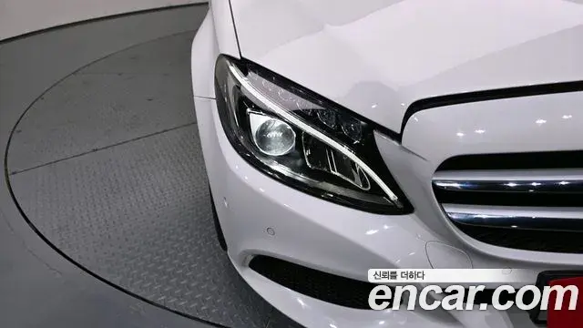Mercedes-Benz C-Class 2018 — Şəkil 24/32
