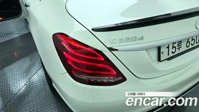 Mercedes-Benz C-Class 2018 — Şəkil 32/32