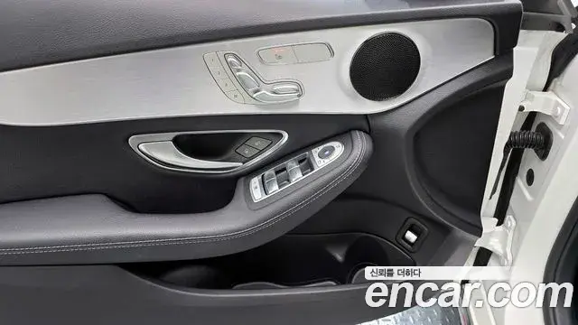 Mercedes-Benz C-Class 2018 — Şəkil 25/32