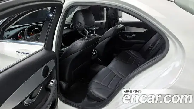 Mercedes-Benz C-Class 2018 — Şəkil 19/32