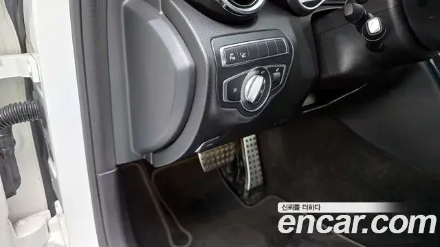 Mercedes-Benz C-Class 2018 — Şəkil 14/32