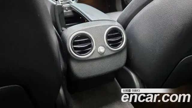 Mercedes-Benz C-Class 2018 — Şəkil 26/32