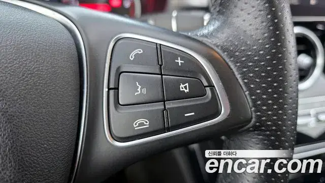 Mercedes-Benz C-Class 2018 — Şəkil 12/32
