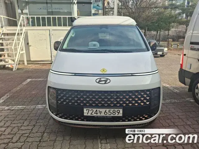 Hyundai Staria 2024 — Photo 2/8