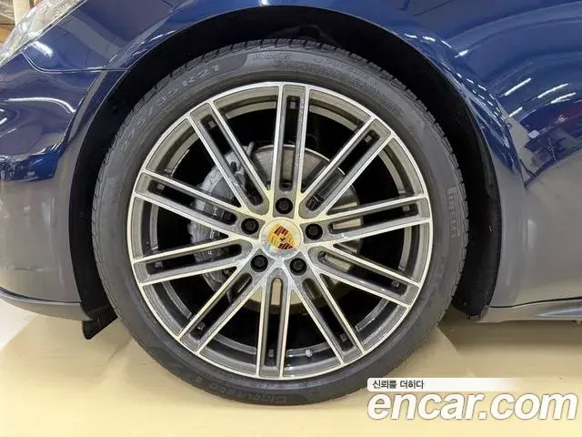 Porsche Panamera 2018 — ფოტო 14/20