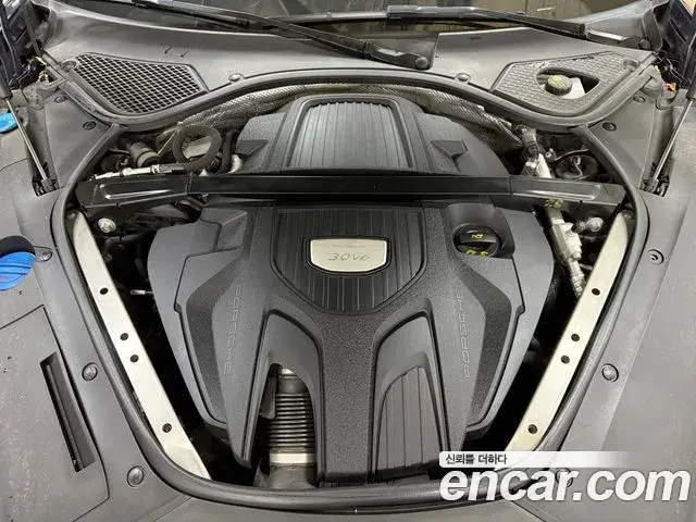 Porsche Panamera 2018 — ფოტო 2/20