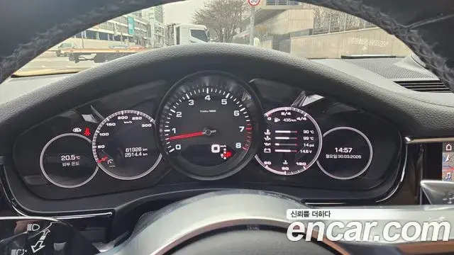 Porsche Panamera 2018 — ფოტო 17/20