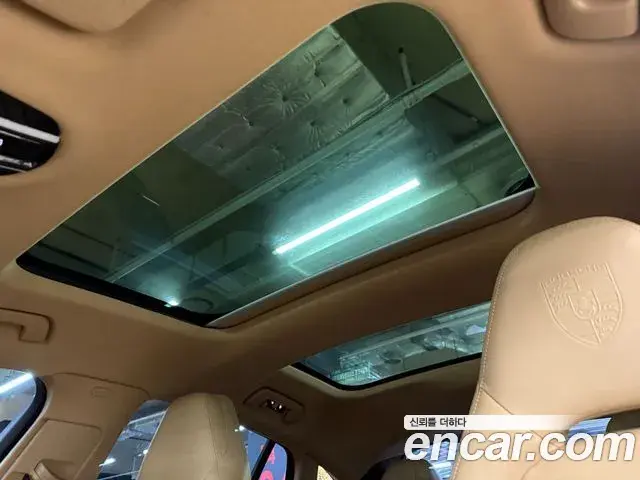 Porsche Panamera 2018 — ფოტო 15/20