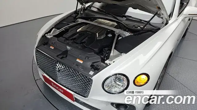 Bentley Continental GT 2020 — ფოტო 15/20