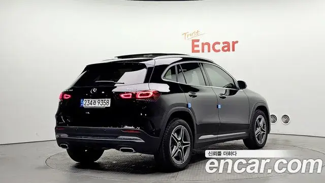 Mercedes-Benz GLA-Class 2021 — Şəkil 18/20