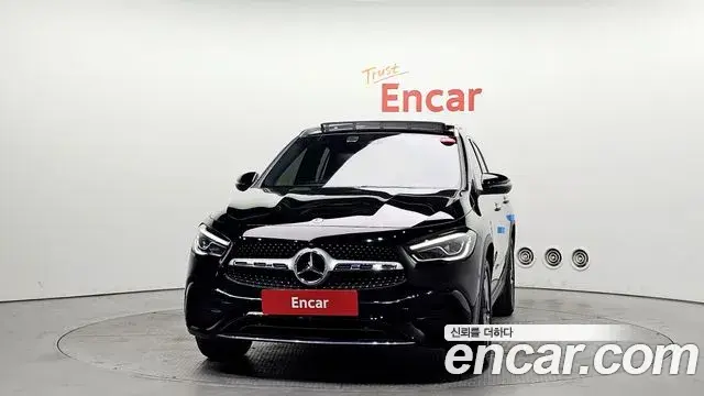 Mercedes-Benz GLA-Class 2021 — Şəkil 8/20