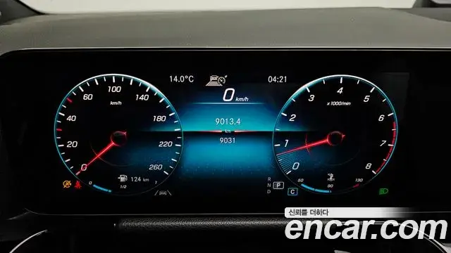 Mercedes-Benz GLA-Class 2021 — Şəkil 15/20