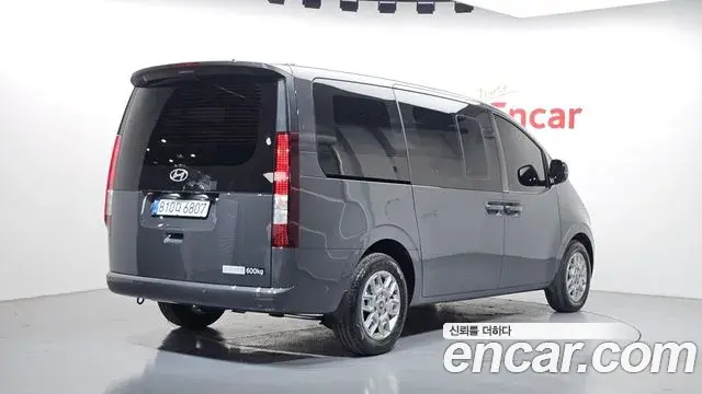 Hyundai Staria 2026 — Şəkil 10/31