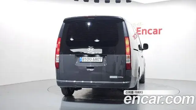 Hyundai Staria 2026 — Şəkil 27/31