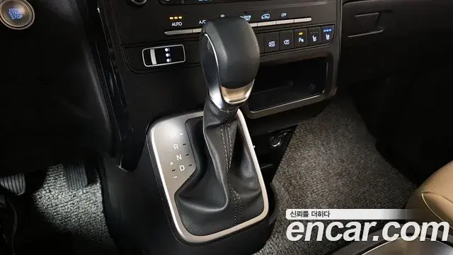 Hyundai Staria 2026 — Şəkil 28/31