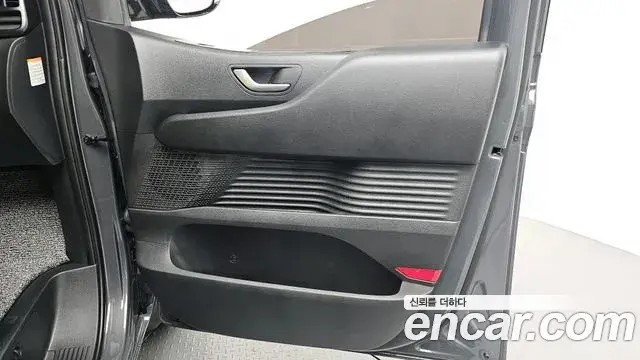 Hyundai Staria 2026 — Şəkil 25/31