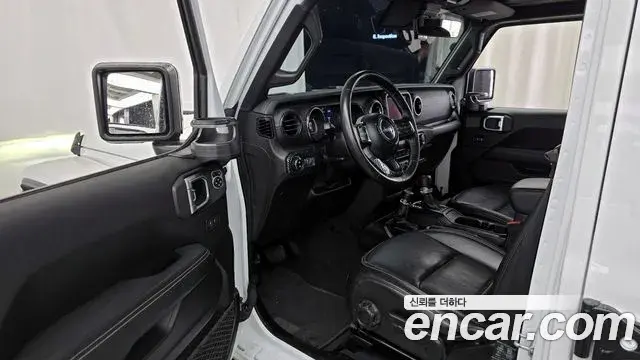 Jeep Wrangler 2019 — ფოტო 7/20