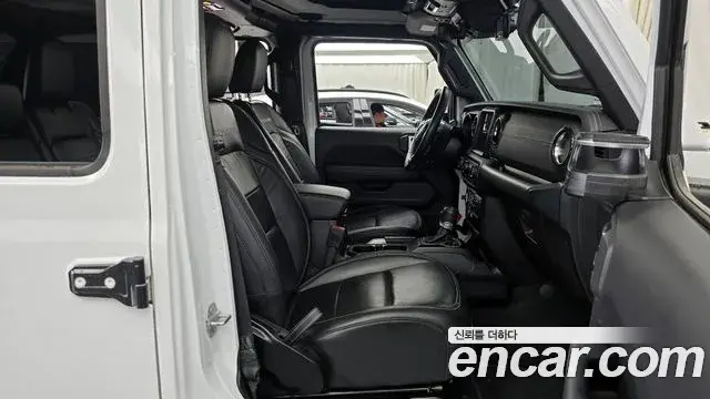 Jeep Wrangler 2019 — ფოტო 17/20