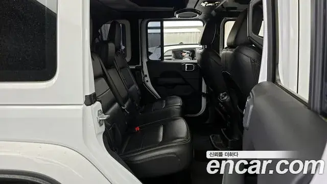Jeep Wrangler 2019 — ფოტო 11/20