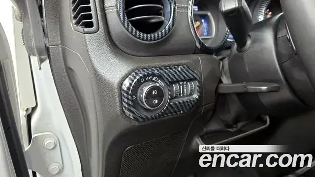Jeep Wrangler 2019 — ფოტო 12/20