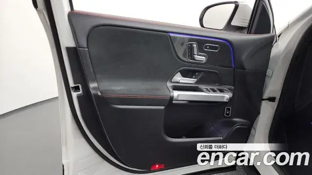 Mercedes-Benz GLB-Class 2020 — Şəkil 20/34