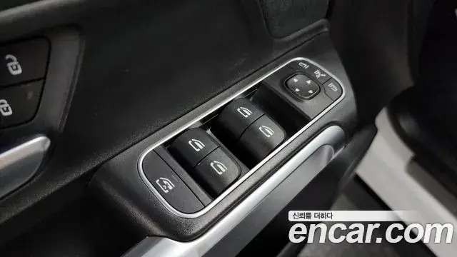 Mercedes-Benz GLB-Class 2020 — Şəkil 33/34