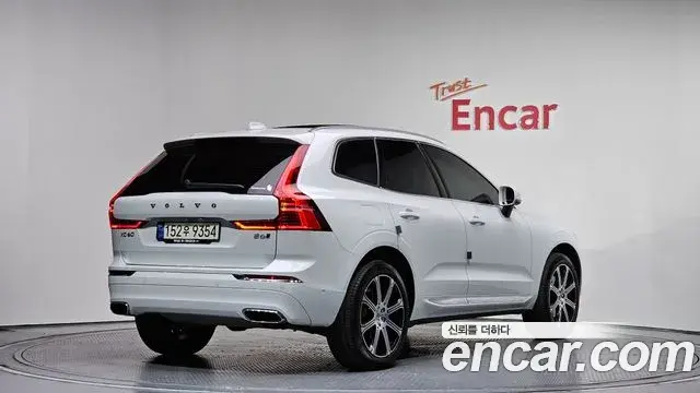Volvo XC60 2021 — ფოტო 10/34