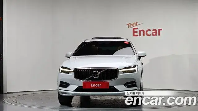 Volvo XC60 2021 — ფოტო 24/34