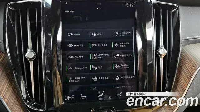 Volvo XC60 2021 — ფოტო 31/34