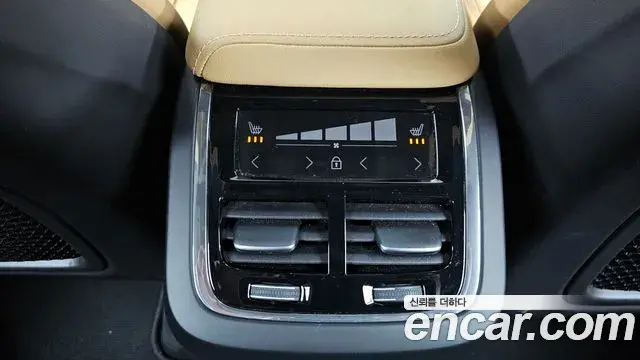Volvo XC60 2021 — ფოტო 6/34