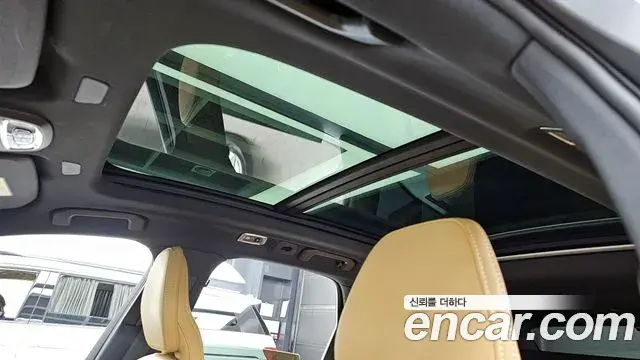 Volvo XC60 2021 — ფოტო 8/34