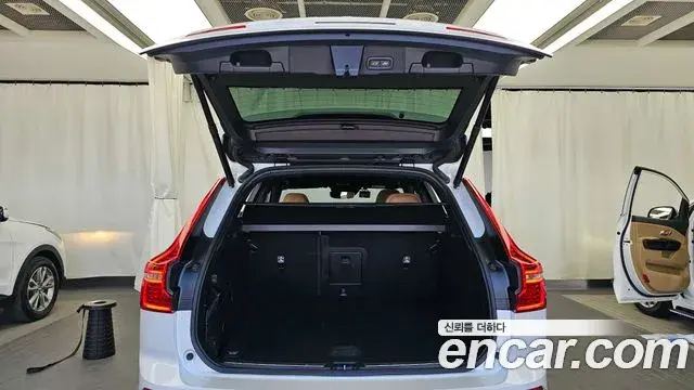 Volvo XC60 2021 — ფოტო 9/34