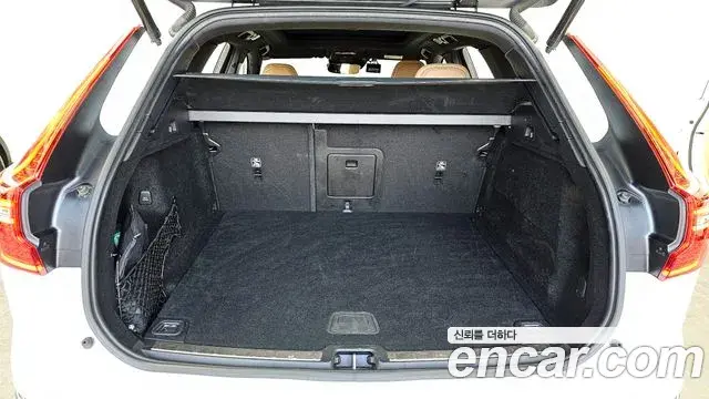 Volvo XC60 2021 — ფოტო 12/34