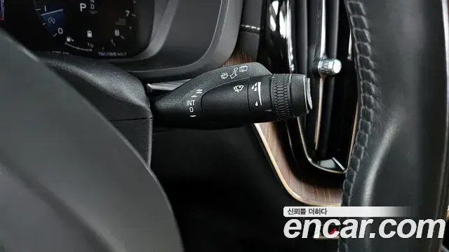 Volvo XC60 2021 — ფოტო 22/34