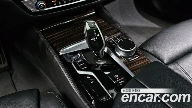 BMW 5 Series 2021 — Photo 17/20