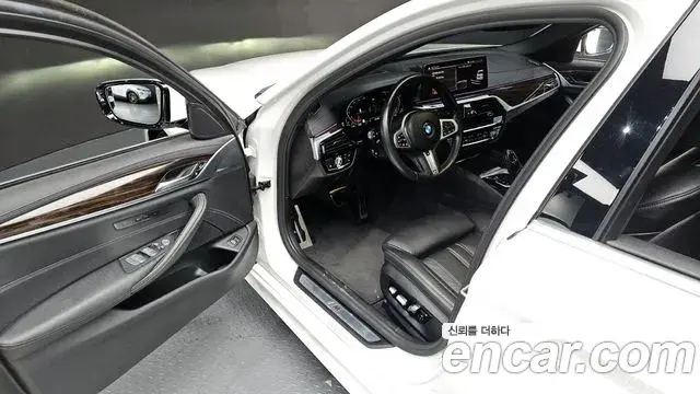 BMW 5 Series 2021 — Photo 14/20