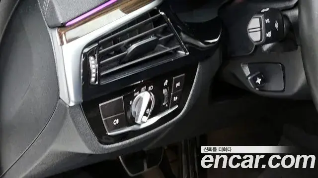 BMW 5 Series 2021 — Photo 11/20