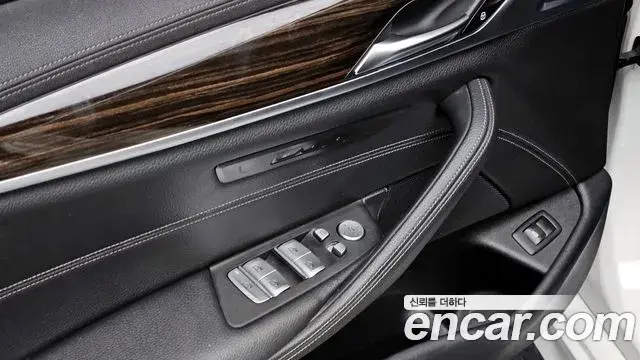 BMW 5 Series 2021 — Photo 8/20
