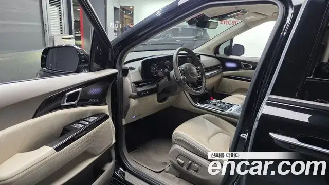 Kia Carnival 2023 — Фото 8/20