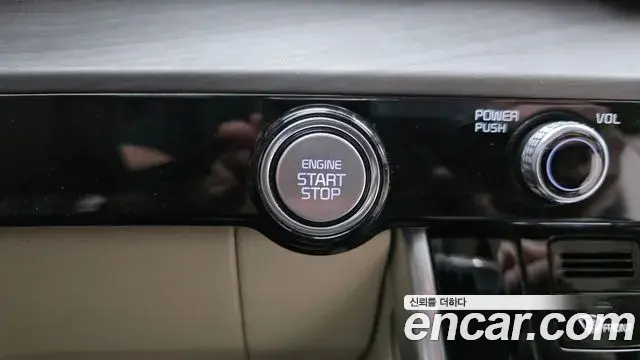 Kia Carnival 2023 — Фото 18/20