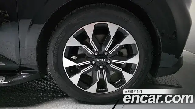 Kia Carnival 2023 — Şəkil 16/34