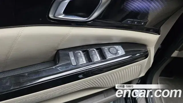 Kia Carnival 2023 — Şəkil 31/34