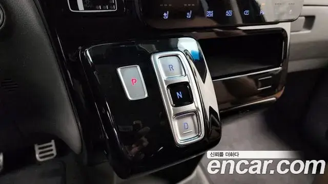 Hyundai Staria 2022 — Photo 9/20