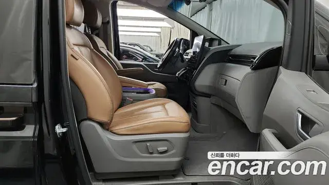 Hyundai Staria 2022 — Photo 2/20