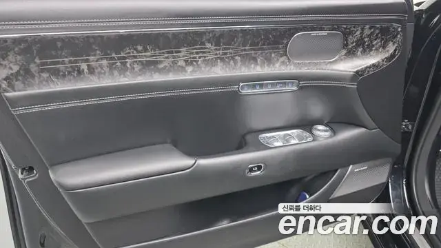 Genesis G90 2023 — Photo 33/35