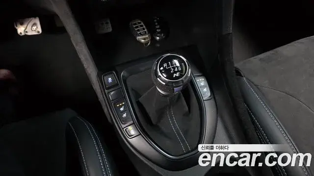 Hyundai Veloster 2020 — Photo 6/20