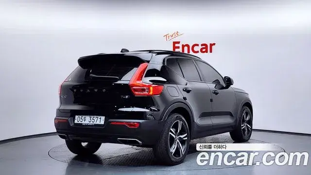 Volvo XC40 2018 — ფოტო 35/37